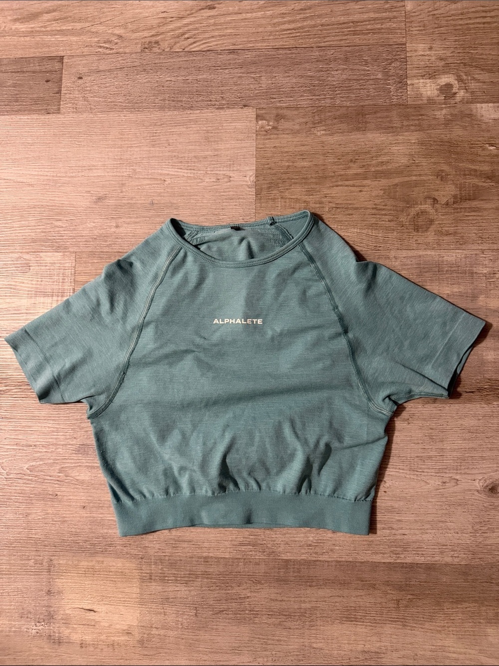Women’s Alphalete cropped t shirt